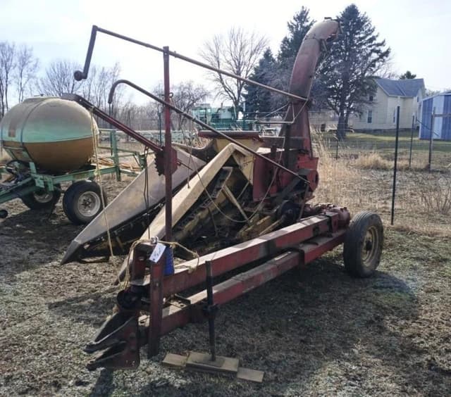 Image of New Holland 818 equipment image 2