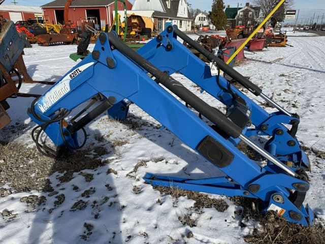 Image of New Holland 820TL equipment image 3