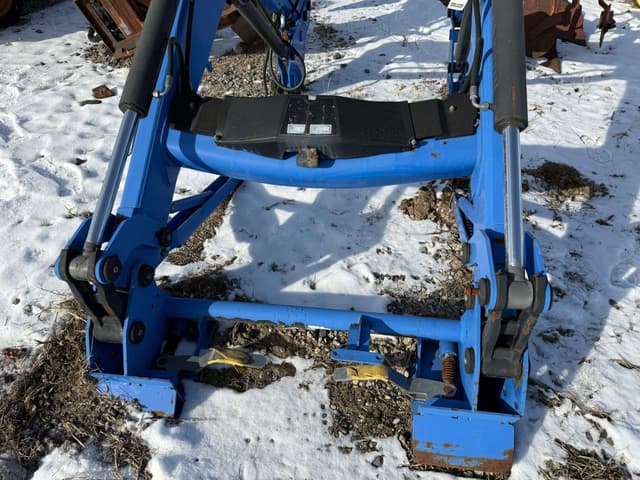 Image of New Holland 820TL equipment image 2