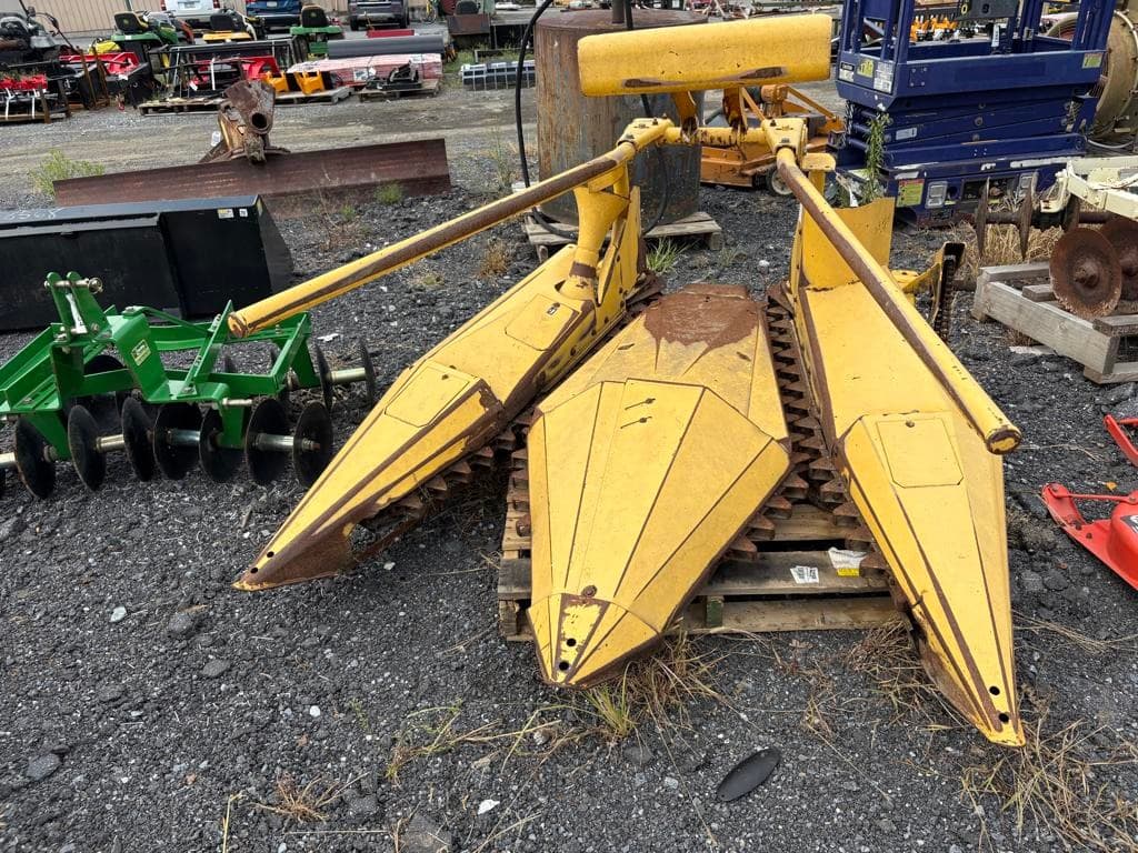 Image of New Holland 824 Image 1