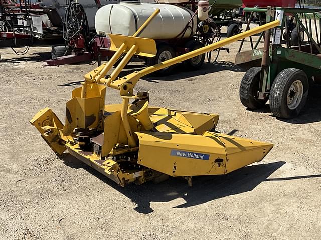 Image of New Holland 824 equipment image 3