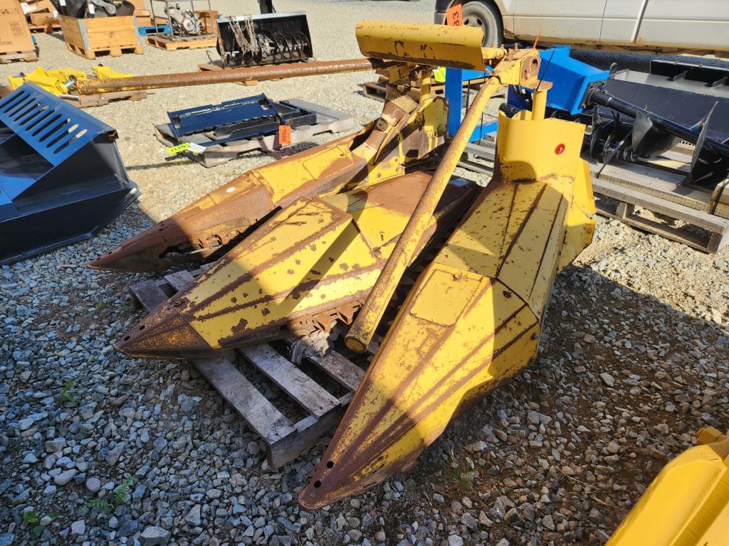 Image of New Holland 824 Primary image