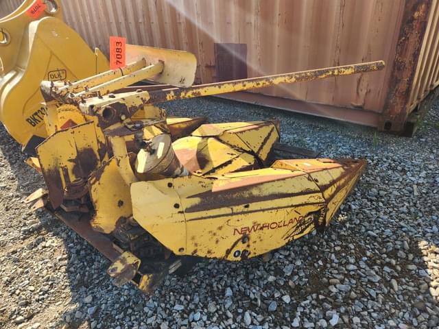 Image of New Holland 824 equipment image 2