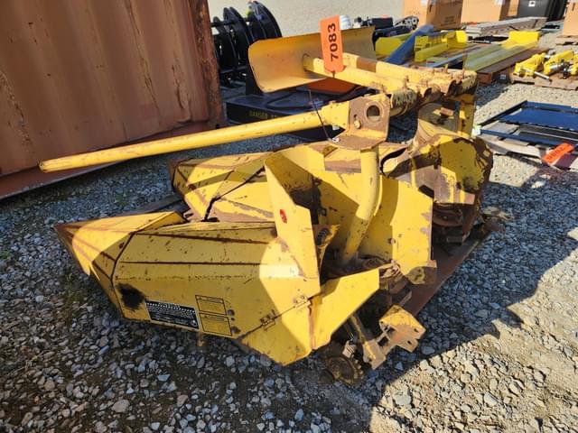 Image of New Holland 824 equipment image 1