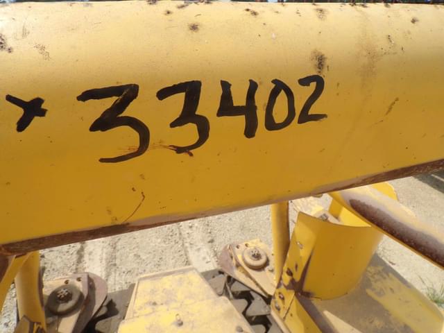 Image of New Holland 824 equipment image 1