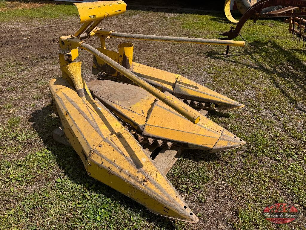Image of New Holland 824 Image 0
