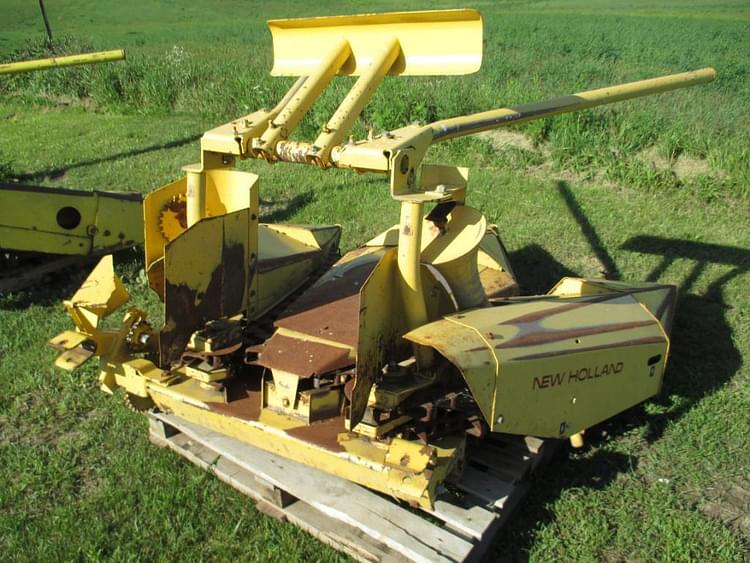 New Holland 824 Harvesting Headers - Forage for Sale | Tractor Zoom