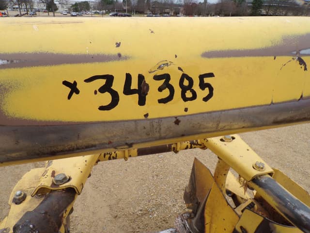 Image of New Holland 824 equipment image 1