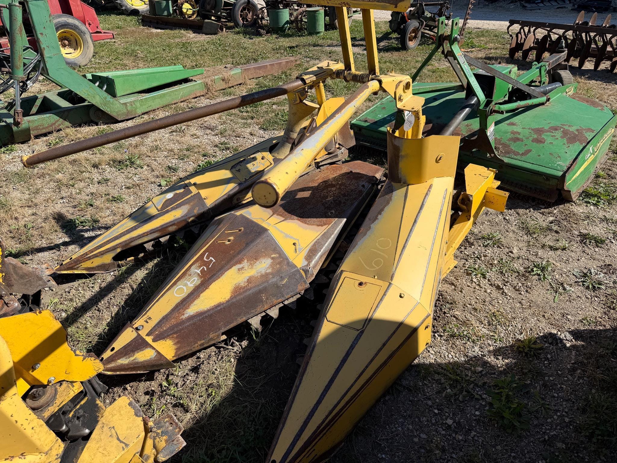 New Holland 824 Equipment Image0