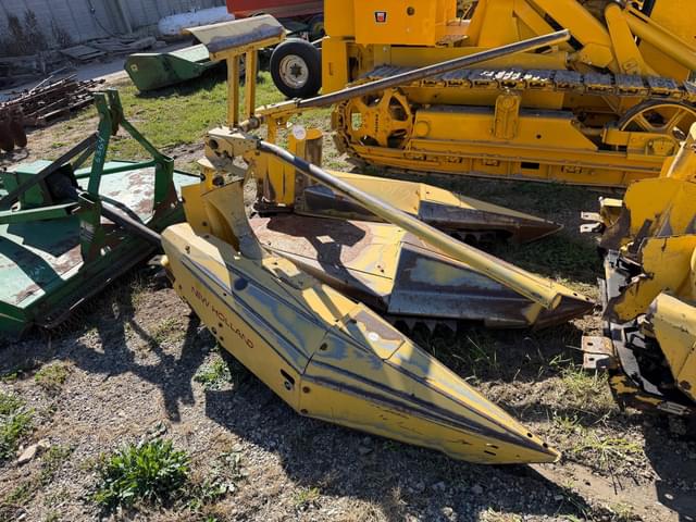 Image of New Holland 824 equipment image 1