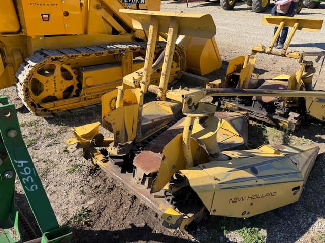 Image of New Holland 824 equipment image 3