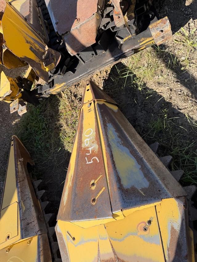 Image of New Holland 824 equipment image 4