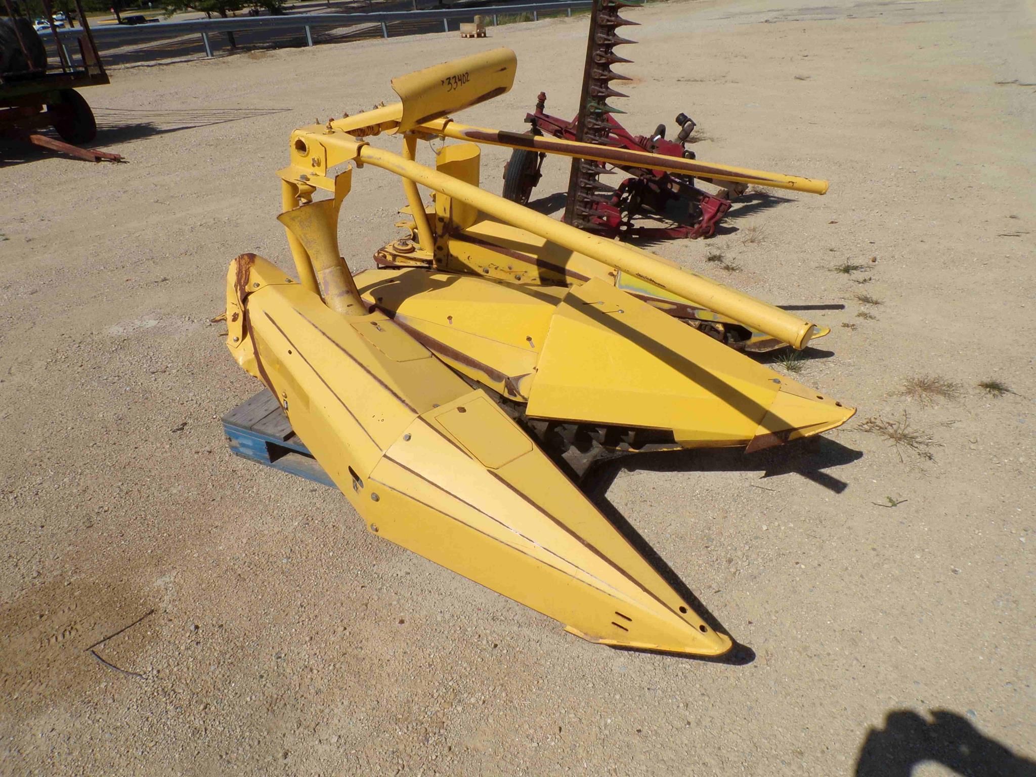 New Holland 824 Equipment Image0