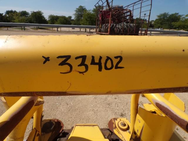 Image of New Holland 824 equipment image 1
