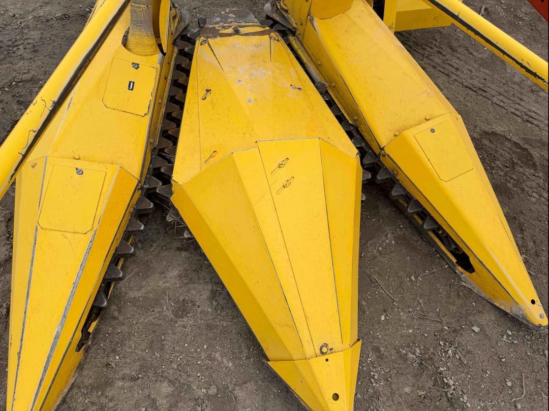 Image of New Holland 824 Image 1