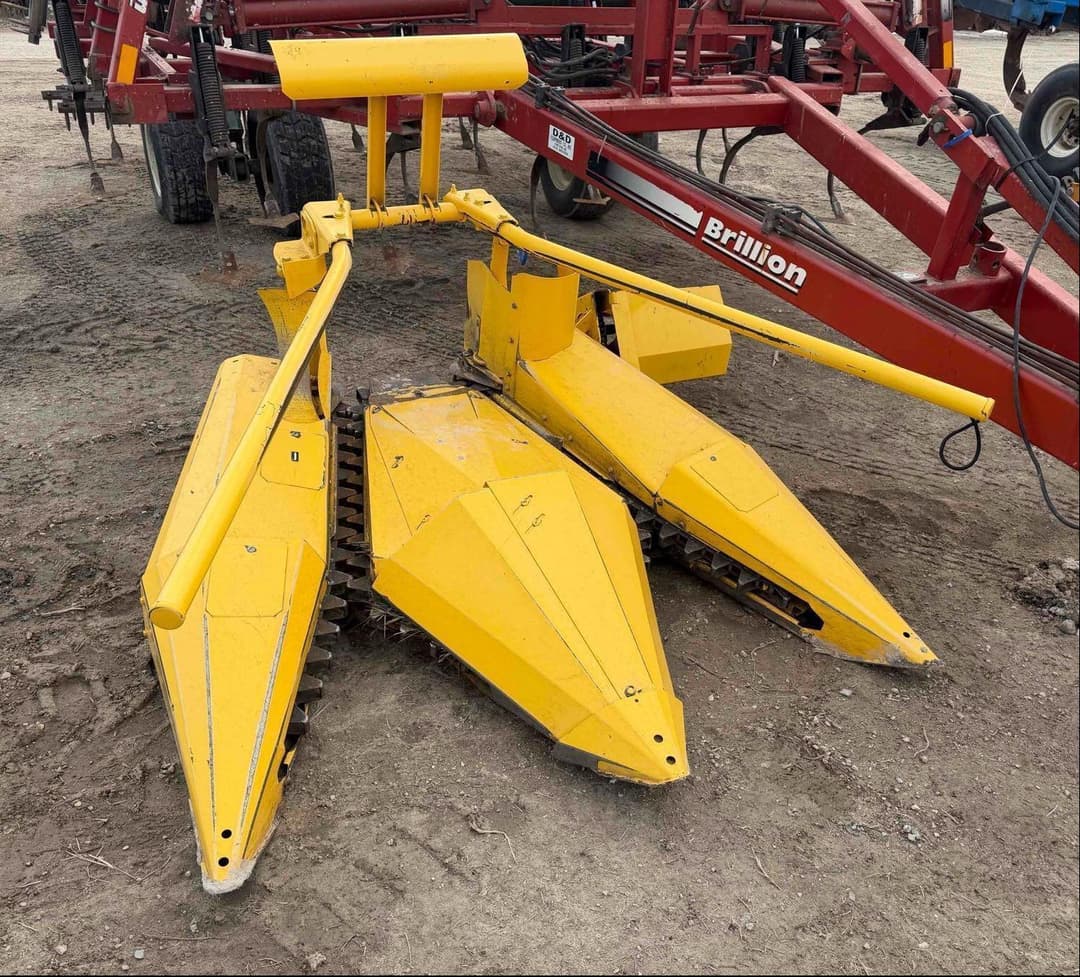 Image of New Holland 824 Image 0