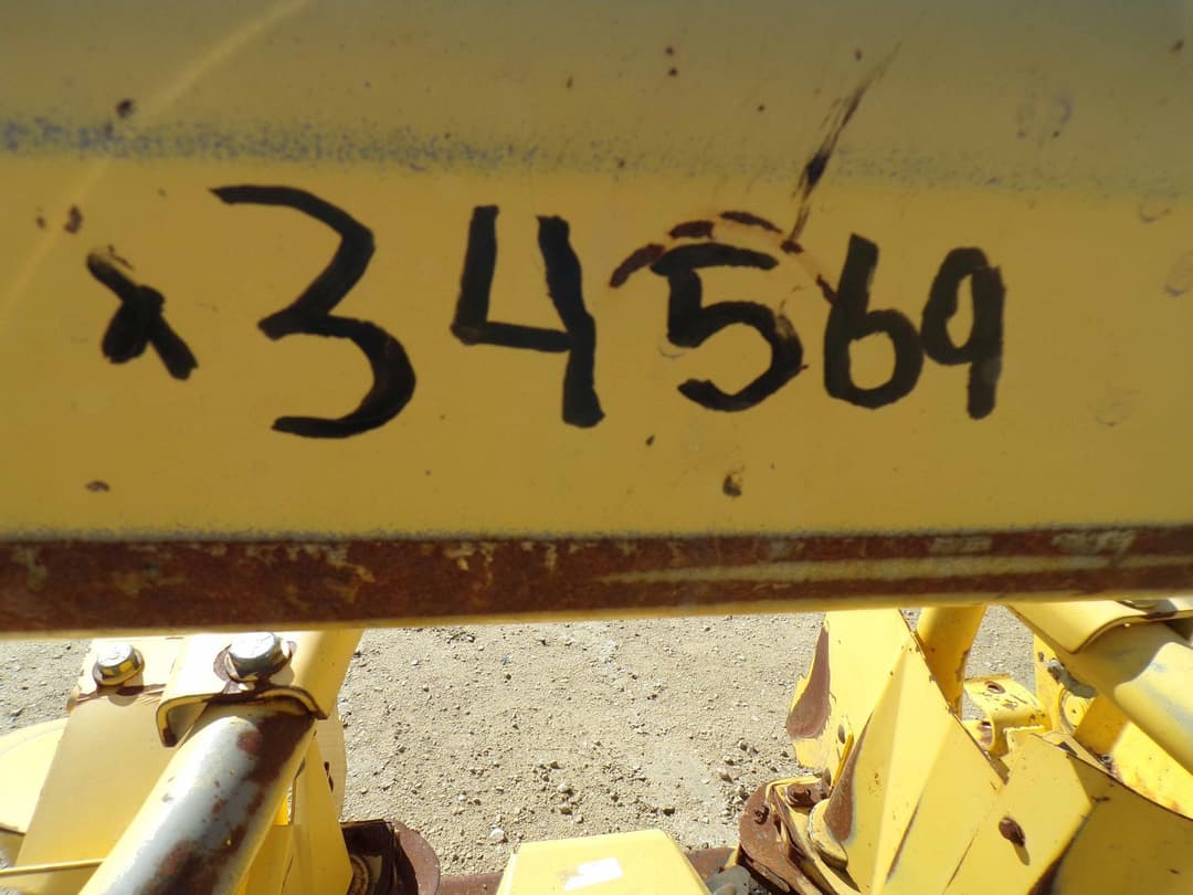 Image of New Holland 824 Image 1