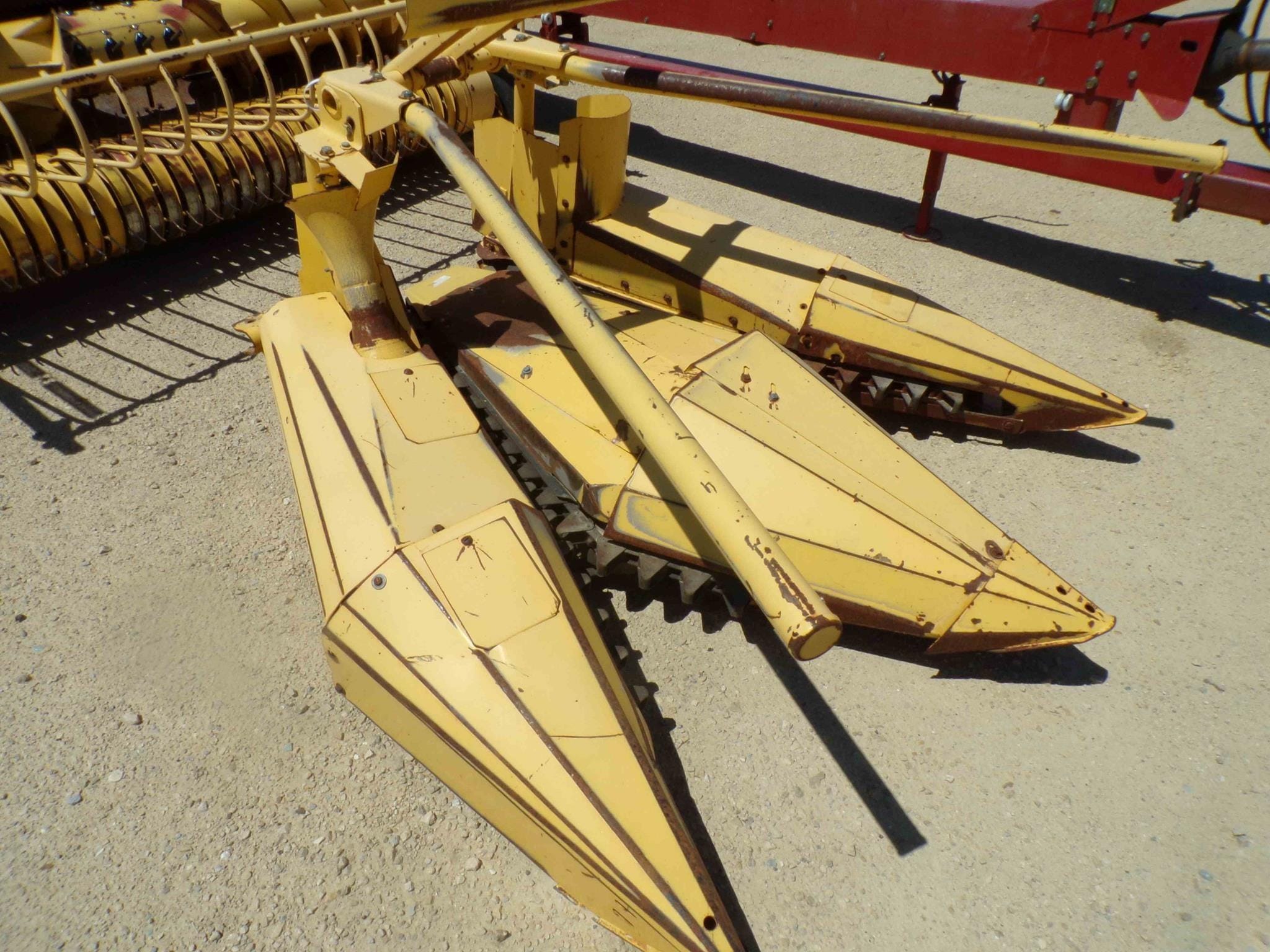 New Holland 824 Equipment Image0