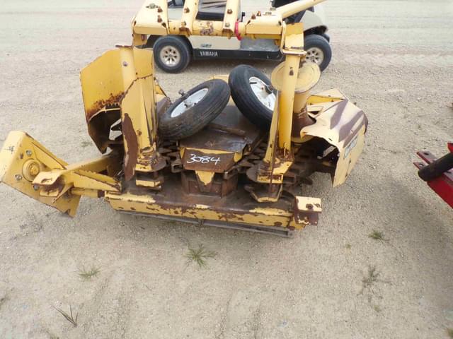 Image of New Holland 824 equipment image 4