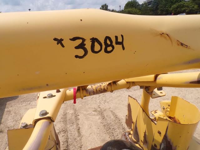Image of New Holland 824 equipment image 1