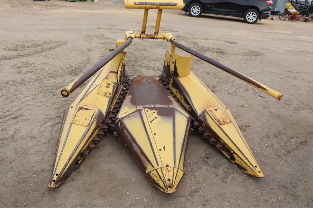 Image of New Holland 824 Image 1