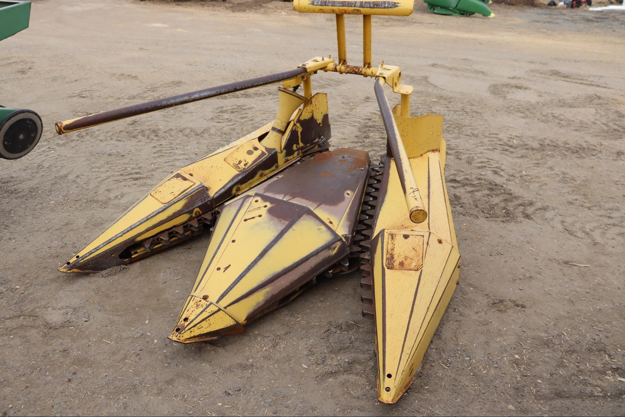 New Holland 824 Equipment Image0