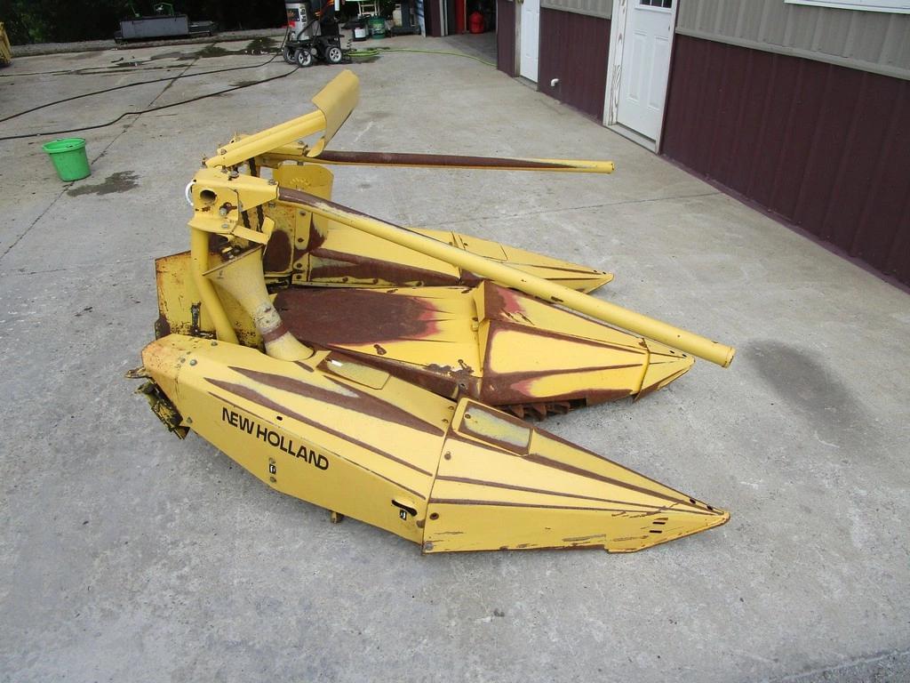 Image of New Holland 824 Primary image