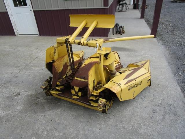 Image of New Holland 824 equipment image 2