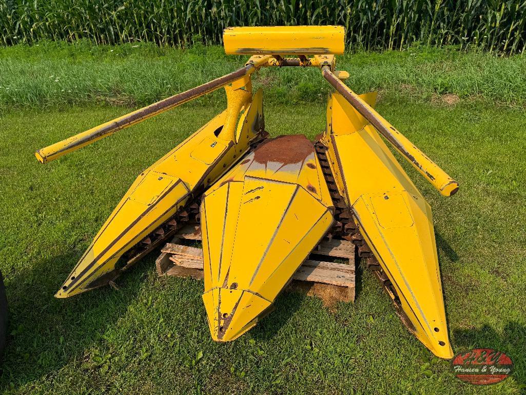 Image of New Holland 824 Image 0