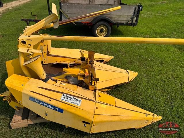 Image of New Holland 824 equipment image 1