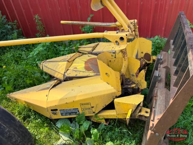 Image of New Holland 824 equipment image 1