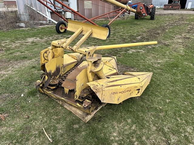Image of New Holland 824 equipment image 4