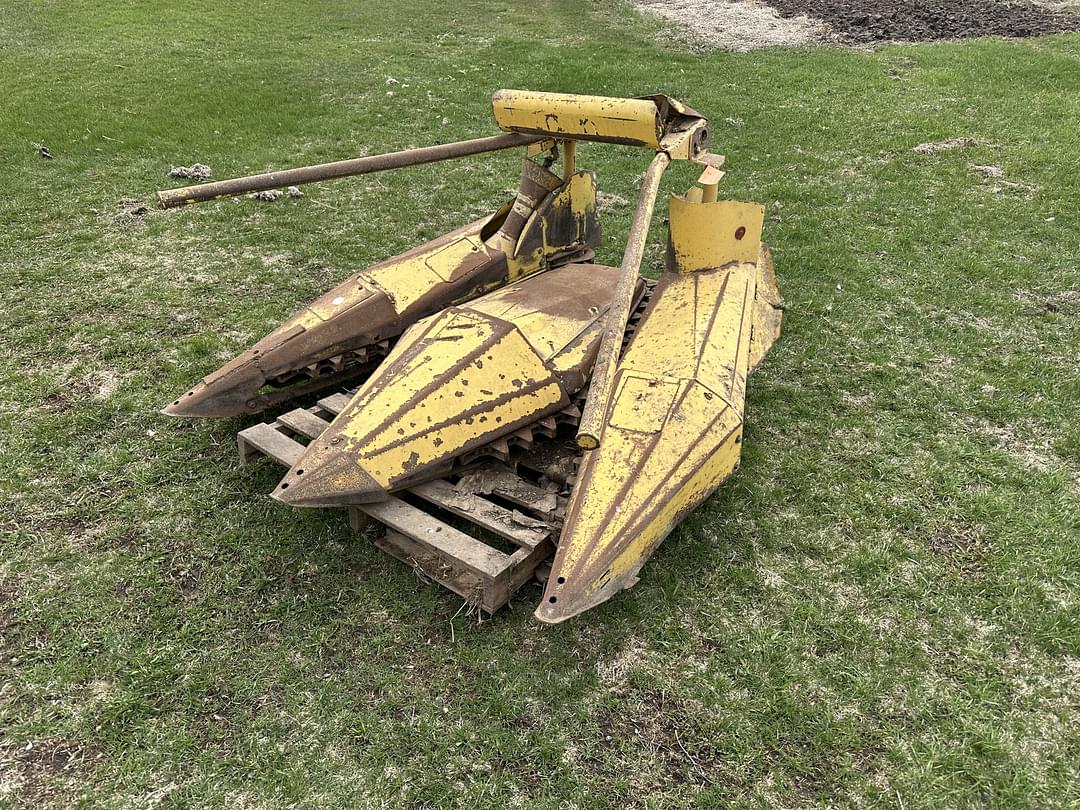 Image of New Holland 824 Primary image