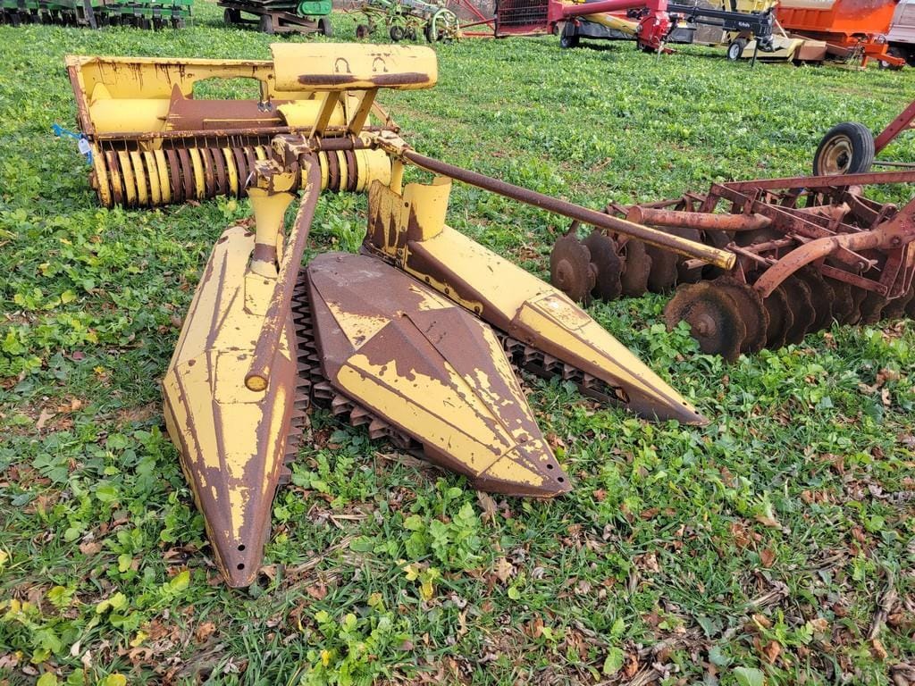 New Holland 824 Equipment Image0