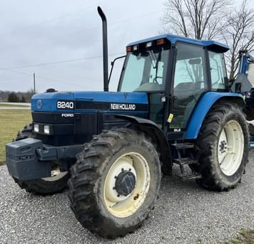 Main image New Holland 8240