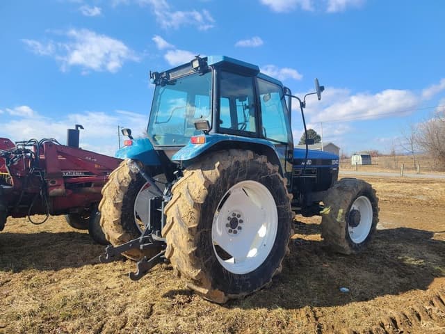 Image of New Holland 8340 equipment image 4