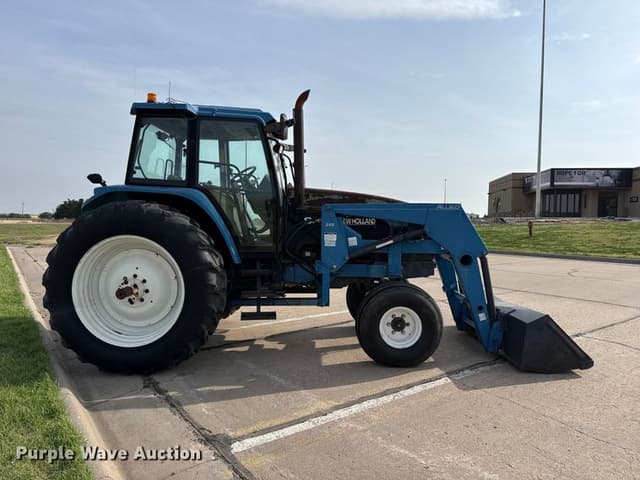 Image of New Holland 8360 equipment image 3