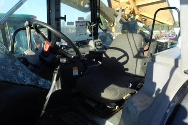 Image of New Holland 8360 equipment image 3
