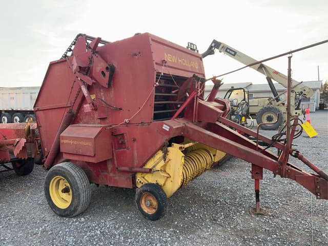 Image of New Holland 845 equipment image 4
