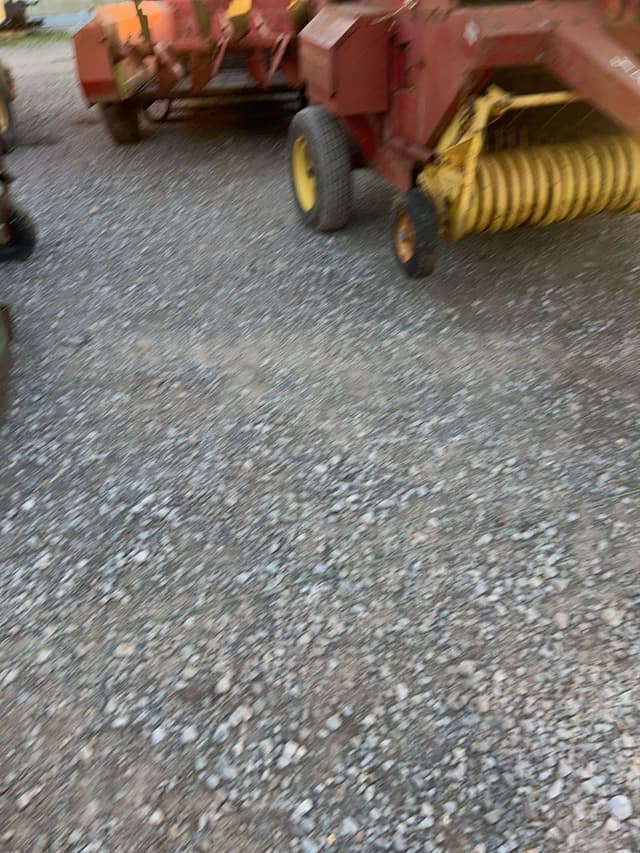 Image of New Holland 845 equipment image 3