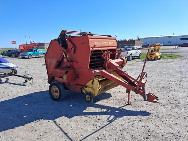 Image of New Holland 845 equipment image 2