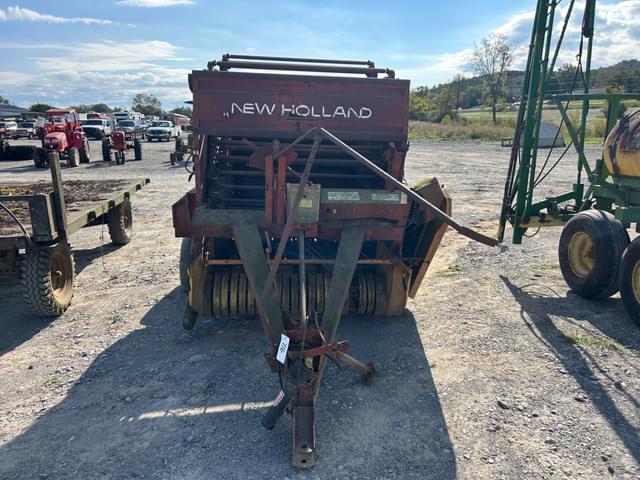 Image of New Holland 845 equipment image 2