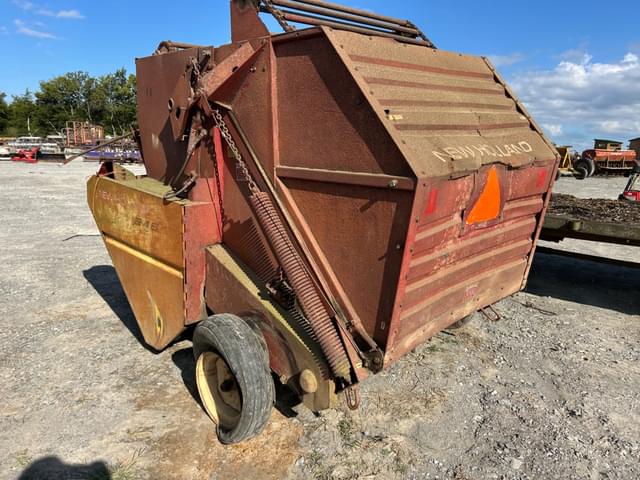 Image of New Holland 845 equipment image 3