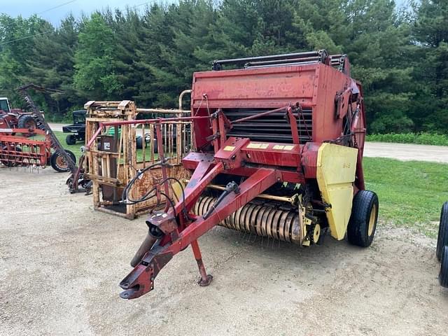 Image of New Holland 845 equipment image 2