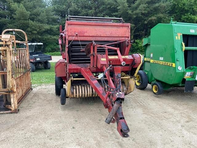 Image of New Holland 845 equipment image 1
