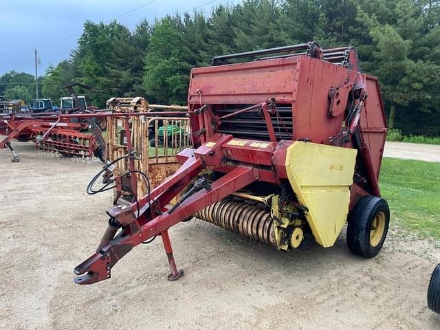 Image of New Holland 845 equipment image 3