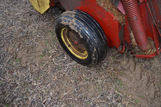 Image of New Holland 846 equipment image 4