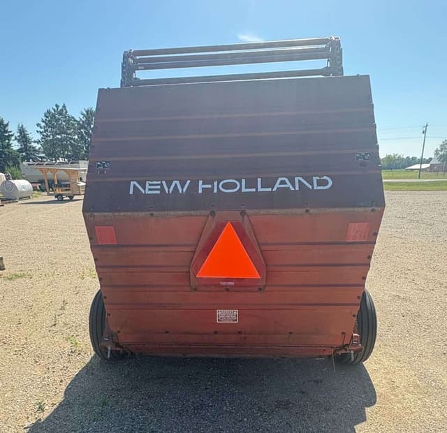 Image of New Holland 846 equipment image 3