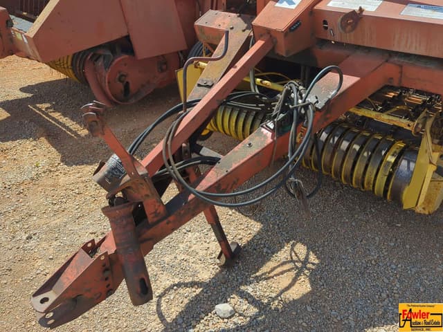 Image of New Holland 846 equipment image 2