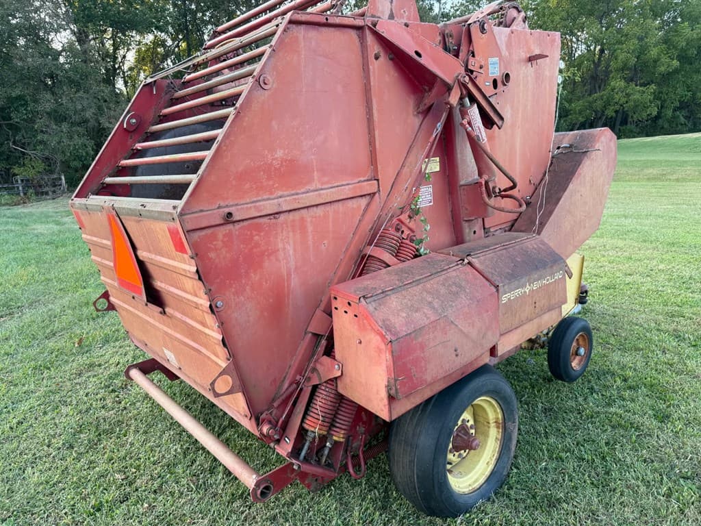 Image of New Holland 847 Image 1